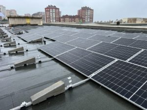 Paneles solares Universidad de Cantabria instalados por Soningeo